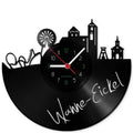 Wanduhr aus Vinyl Skyline Warnemünde