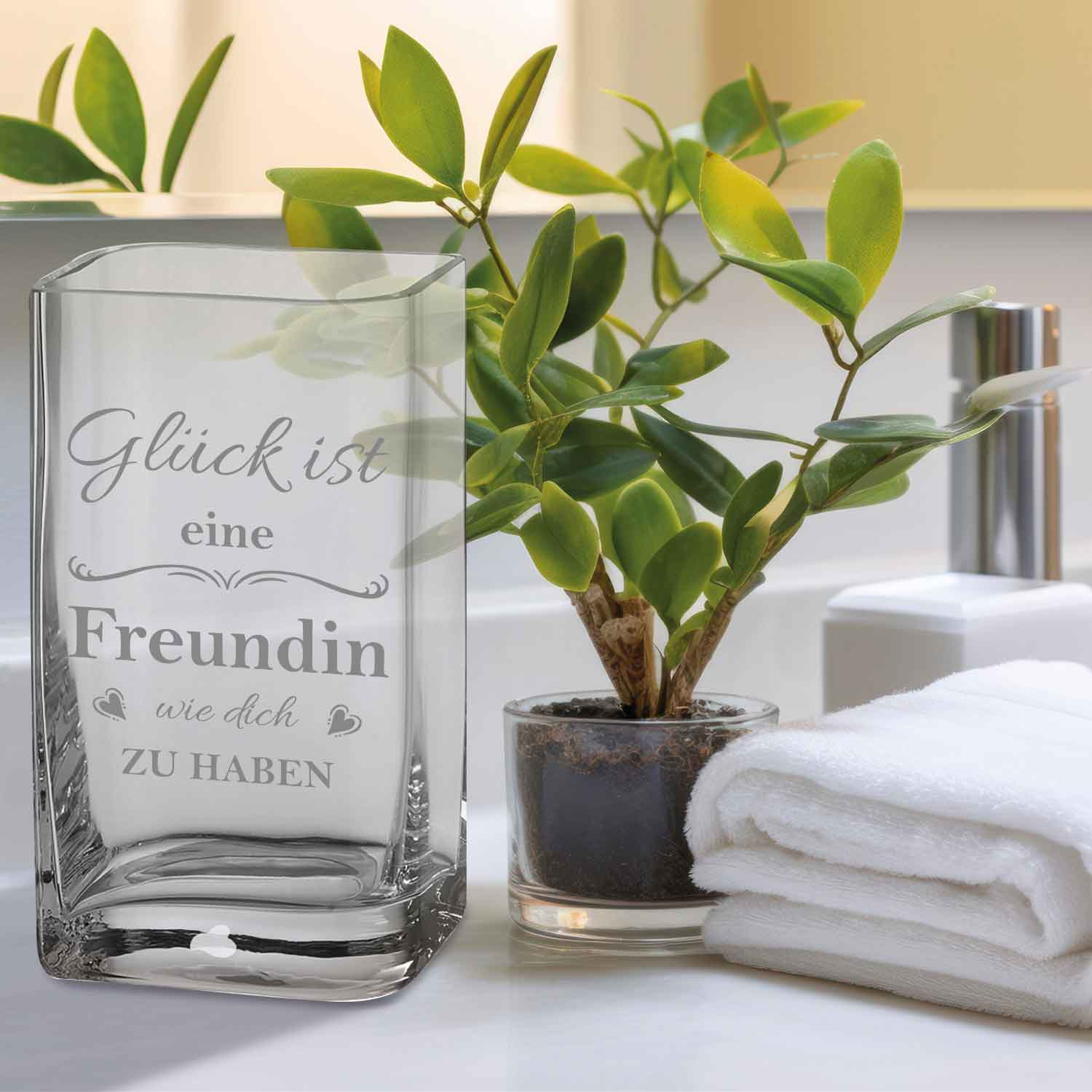 Blumenvase mit Gravur - Glück ist eine Freundin - Deko Vase als Geschenk