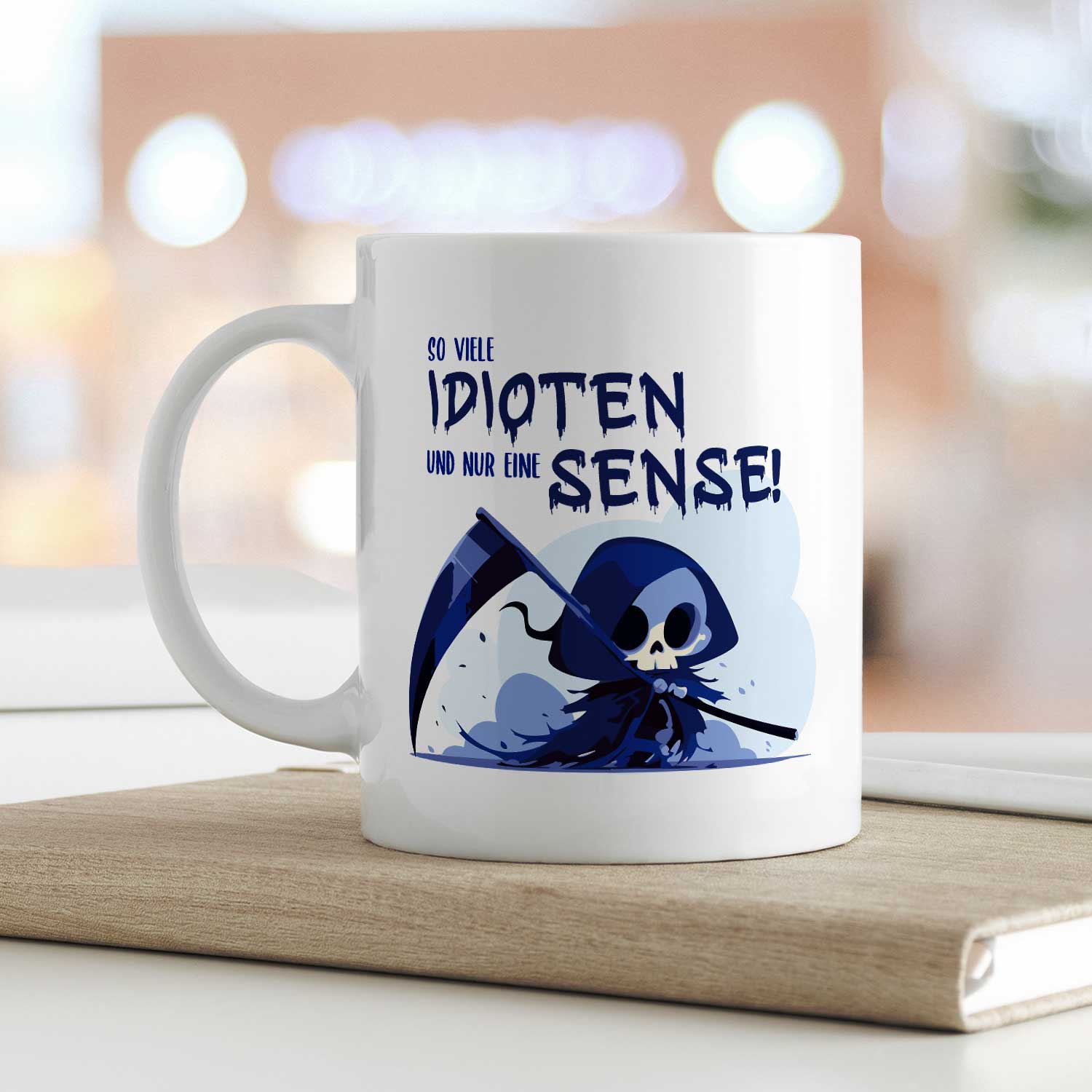 Bedruckte Tasse mit Spruch in blau - So viele Idioten und nur eine Sense