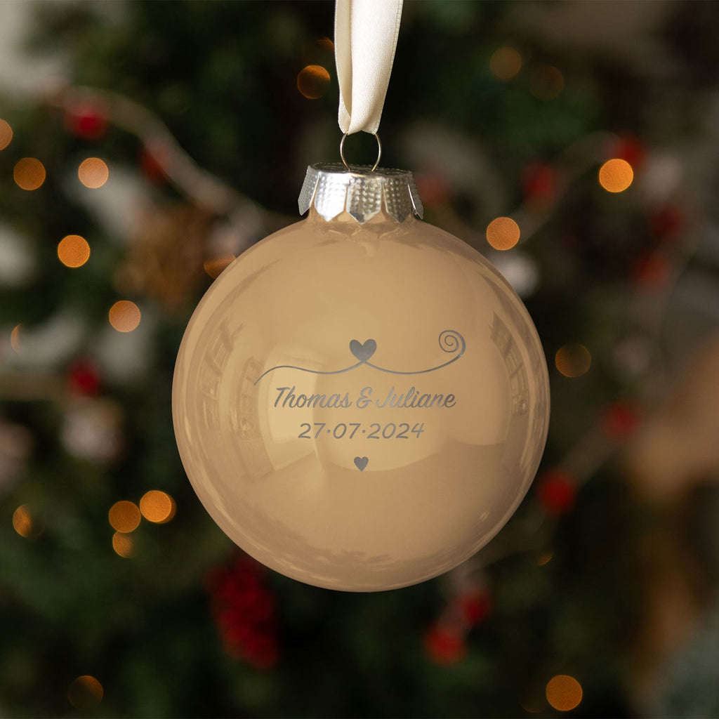 Gravierte Weihnachtskugel - Paar verliebt