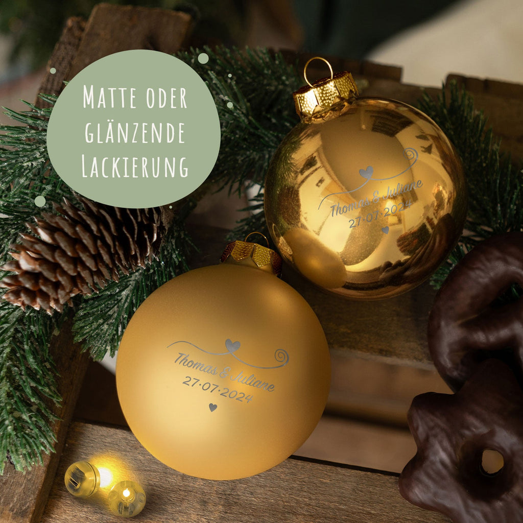 Gravierte Weihnachtskugel - Paar verliebt