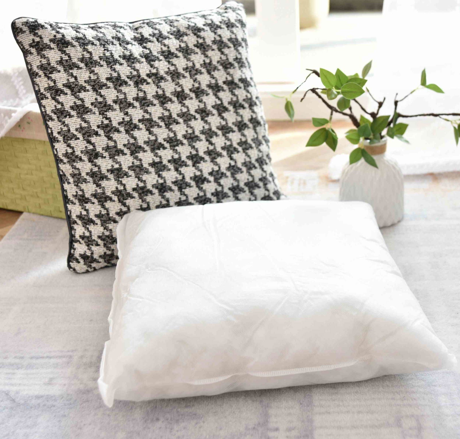 2er Set Kissen LxB 40x40 cm Creme Schwarz »PARIS« mit Füllung Ausgefallenes Hahnentritt-Muster schwarzes Paspelband 2023320K-2