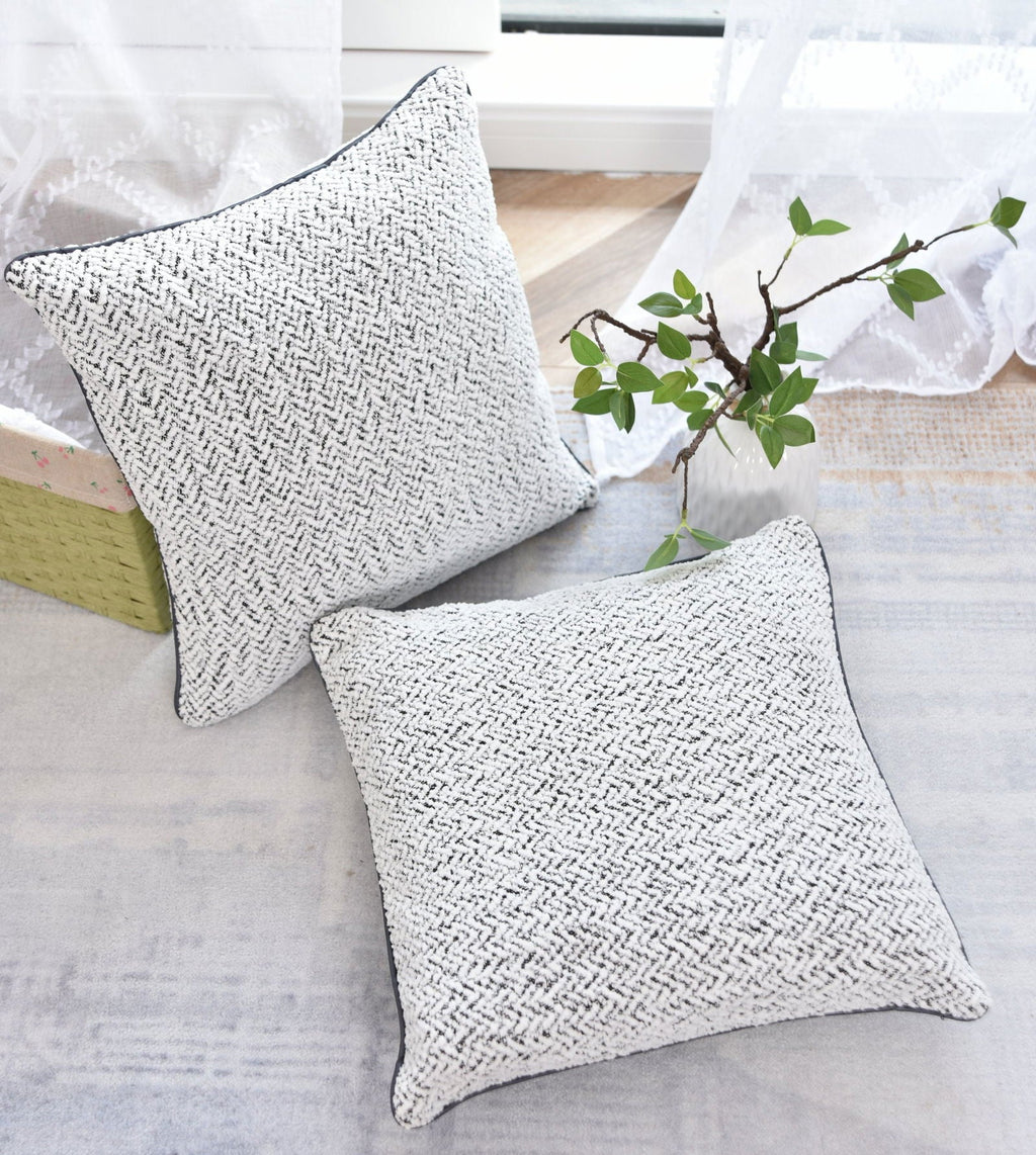 Chenille Dekokissen Bouclé-Optik LxB 40x40 cm Weiß Schwarz »MONTANA« mit Eleganter Schwarzer Paspelierung Reißverschluss Weicher Füllung 2023330K
