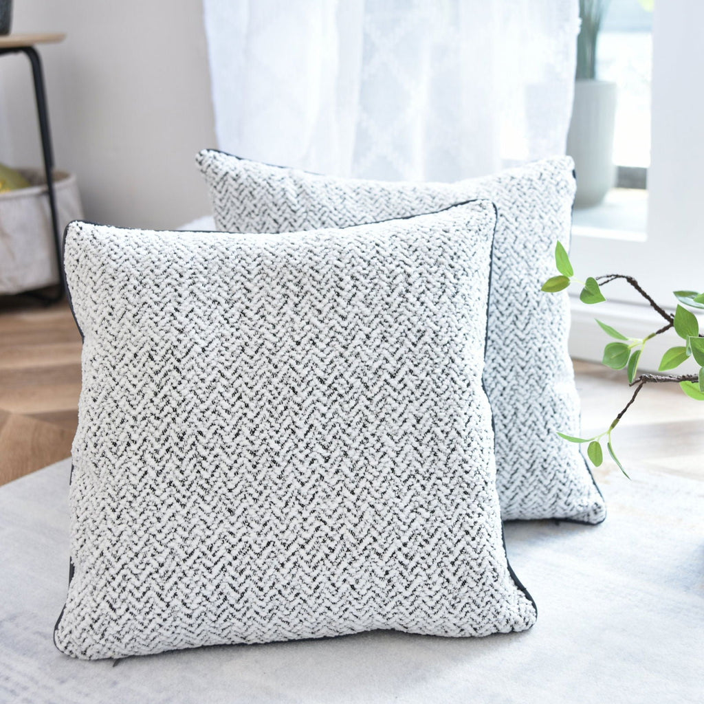 Chenille Dekokissen Bouclé-Optik LxB 40x40 cm Weiß Schwarz »MONTANA« mit Eleganter Schwarzer Paspelierung Reißverschluss Weicher Füllung 2023330K