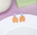 Kleine Squishy Arch Bogen Ohrringe in flieder peach