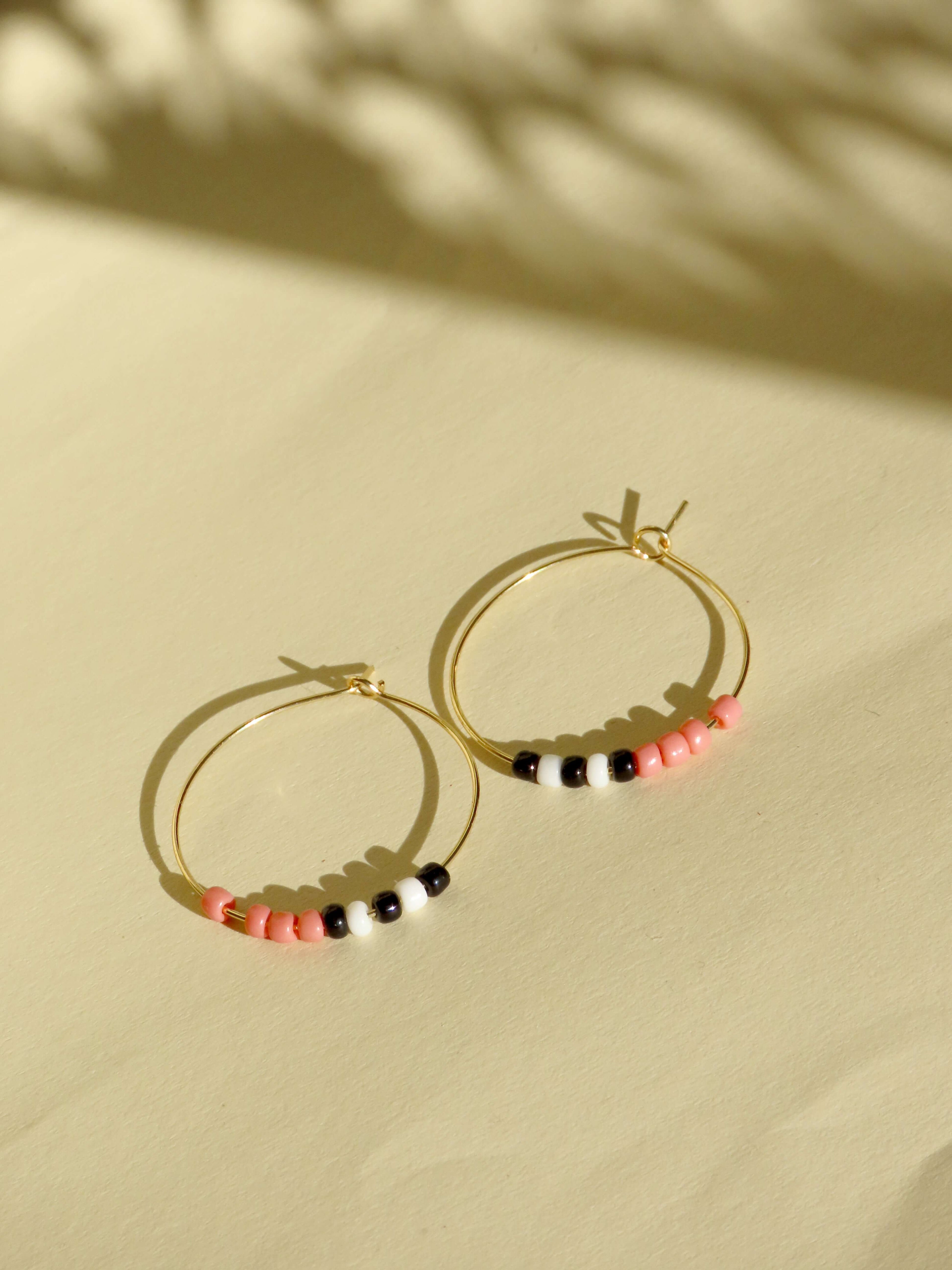 Hoops aus vergoldetem Edelstahl mit Toho Seed Perlen