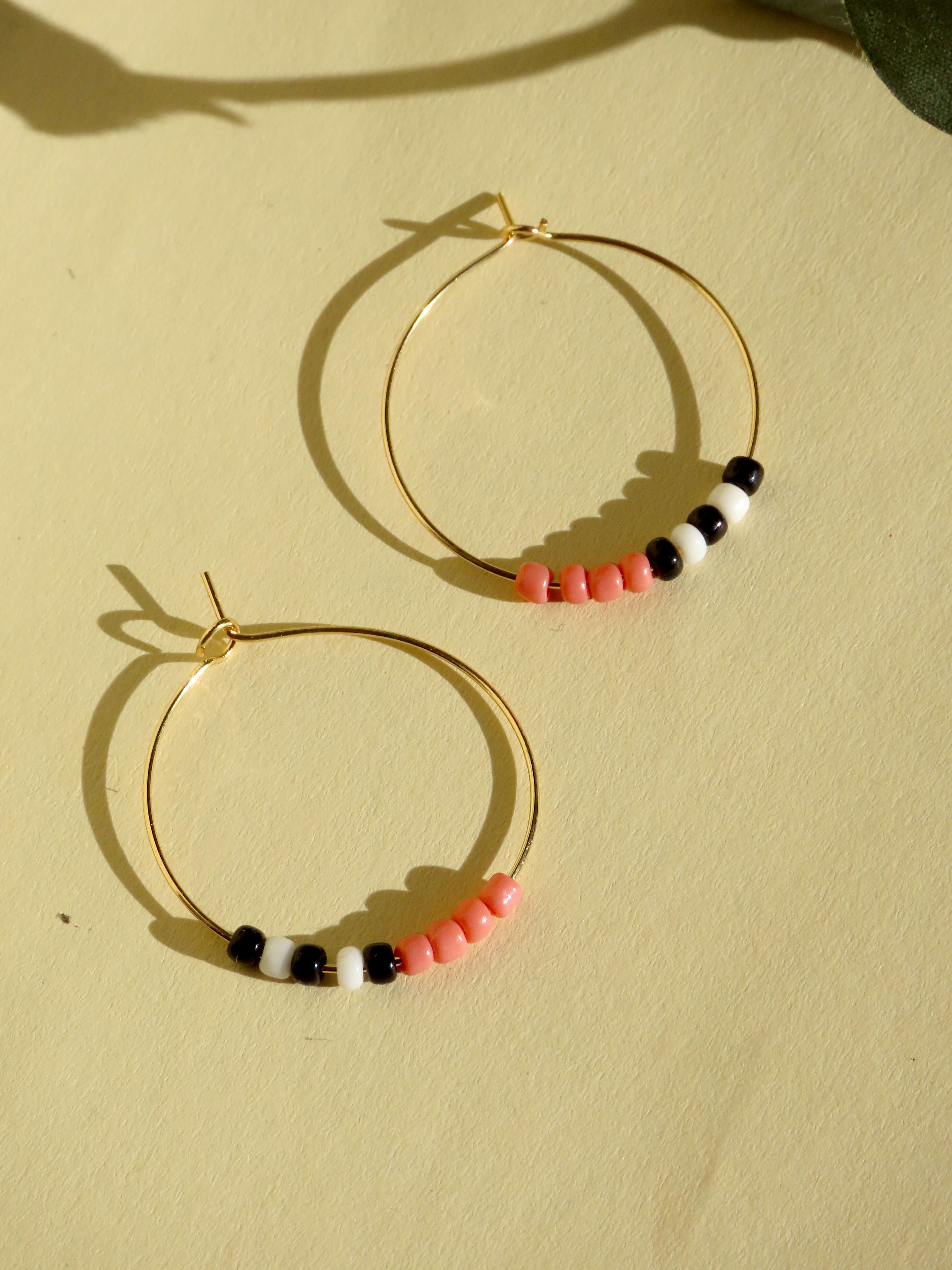 Hoops aus vergoldetem Edelstahl mit Toho Seed Perlen