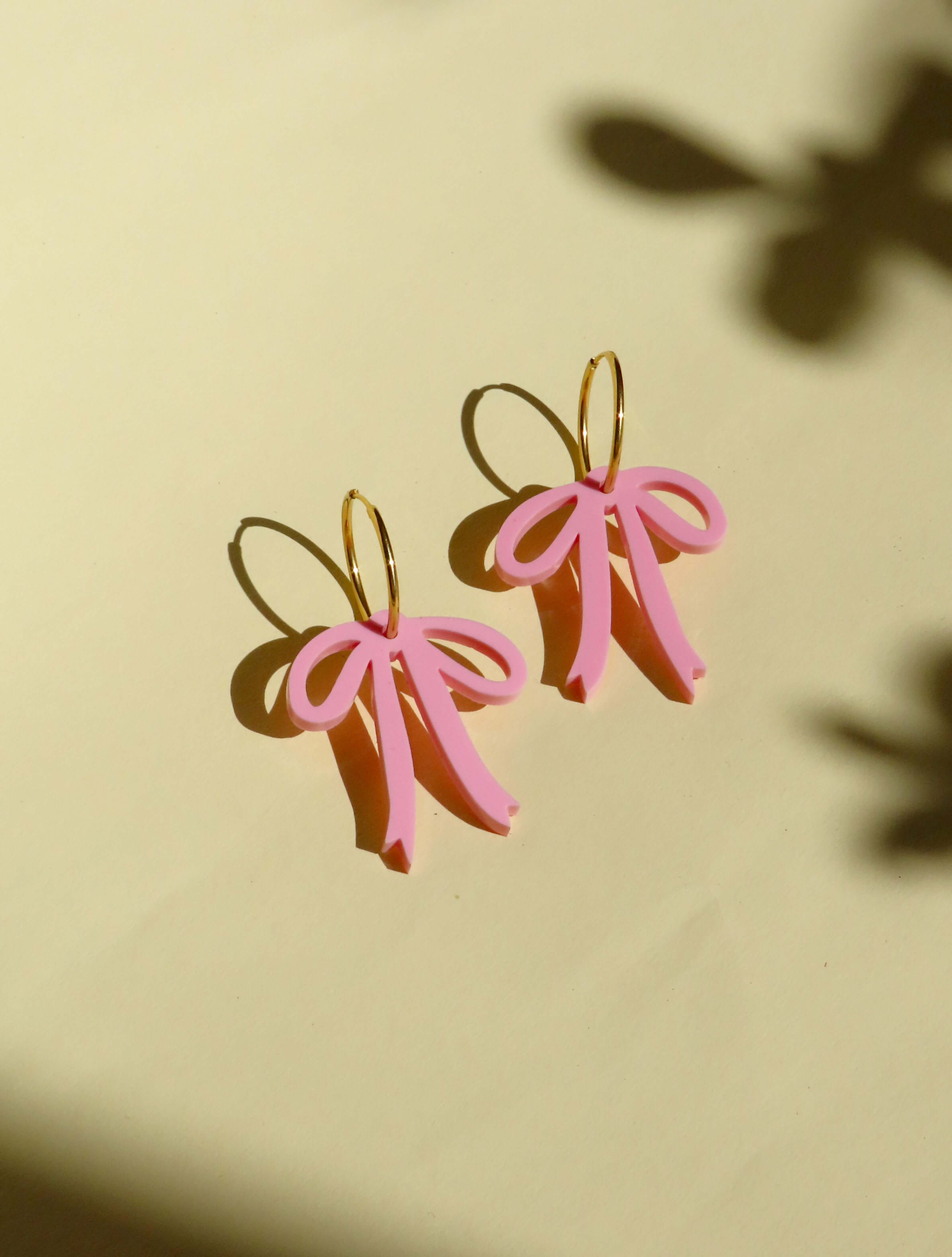 Creolen mit rosa Schleifen – Verspielte Statement-Ohrringe