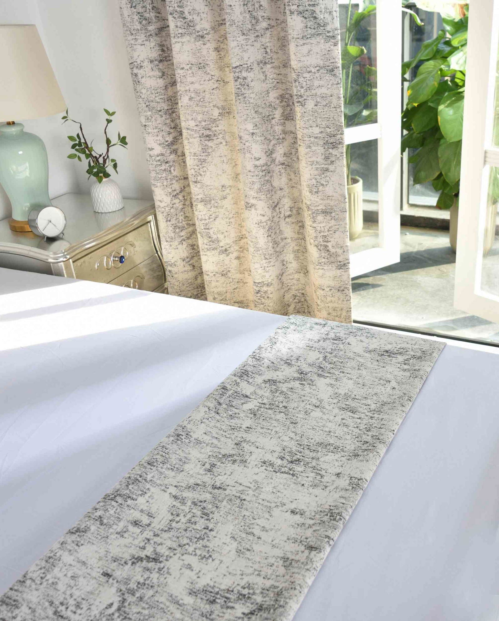 Jacquard Bettüberwurf LxB 245x140 cm Creme Schwarz »VENEDIG« Wendbar Beidseitiges Design in Hell und Dunkel Pflegeleicht und Langlebig 2023310B