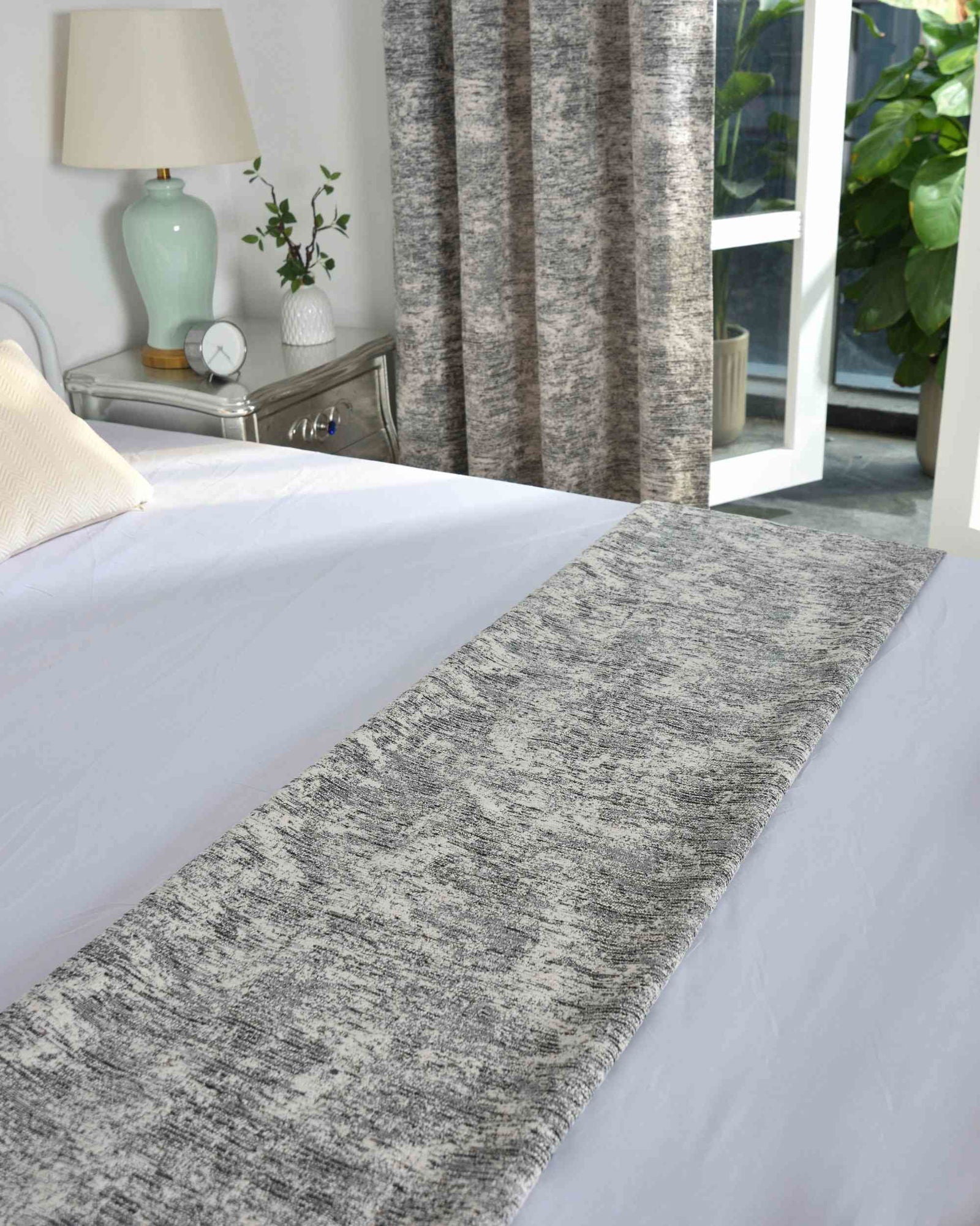 Jacquard Bettüberwurf LxB 245x140 cm Creme Schwarz »VENEDIG« Wendbar Beidseitiges Design in Hell und Dunkel Pflegeleicht und Langlebig 2023310B