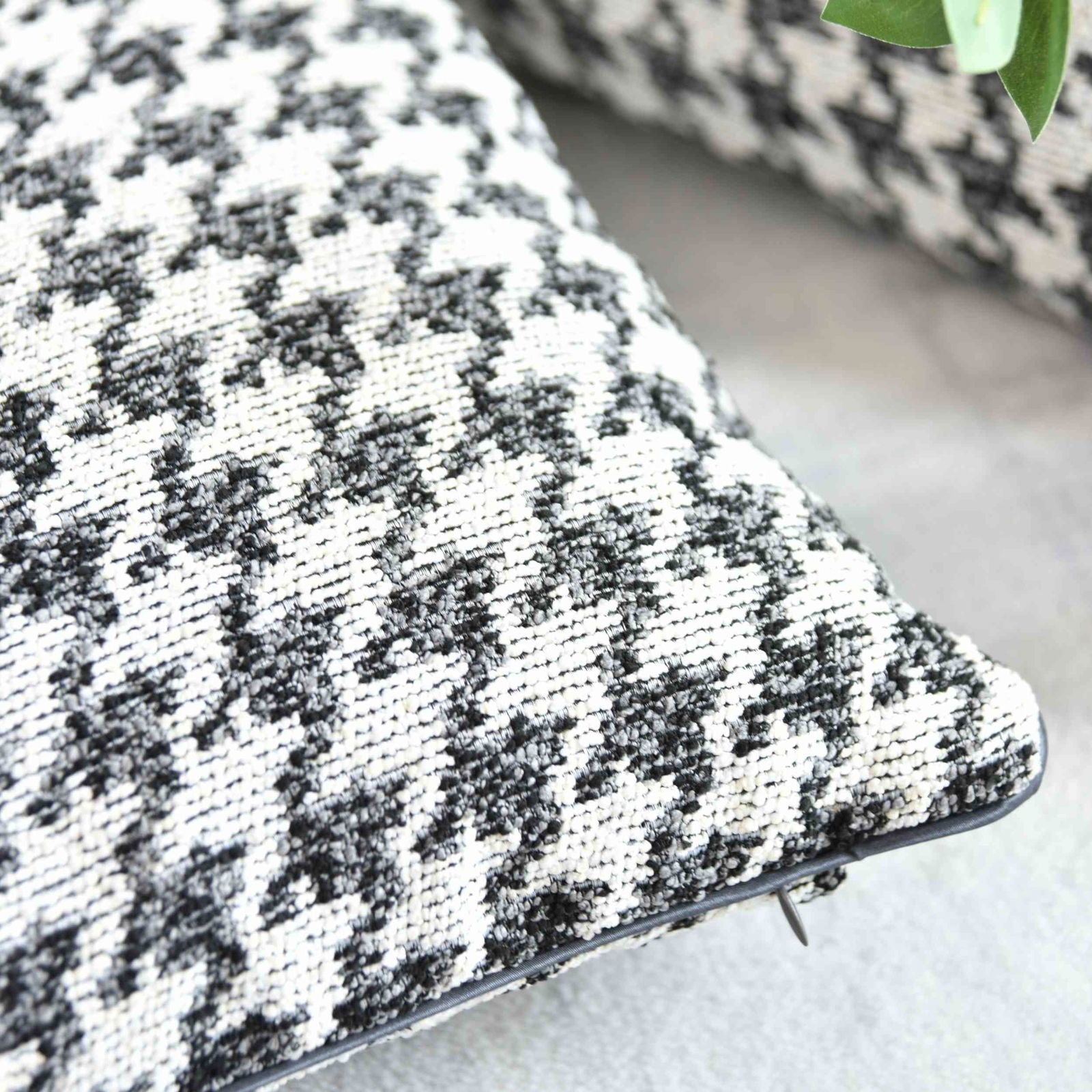 Kissen LxB 40x40 cm Creme Schwarz »PARIS« mit Füllung Ausgefallenes Hahnentritt-Muster schwarzes Paspelband 2023320K