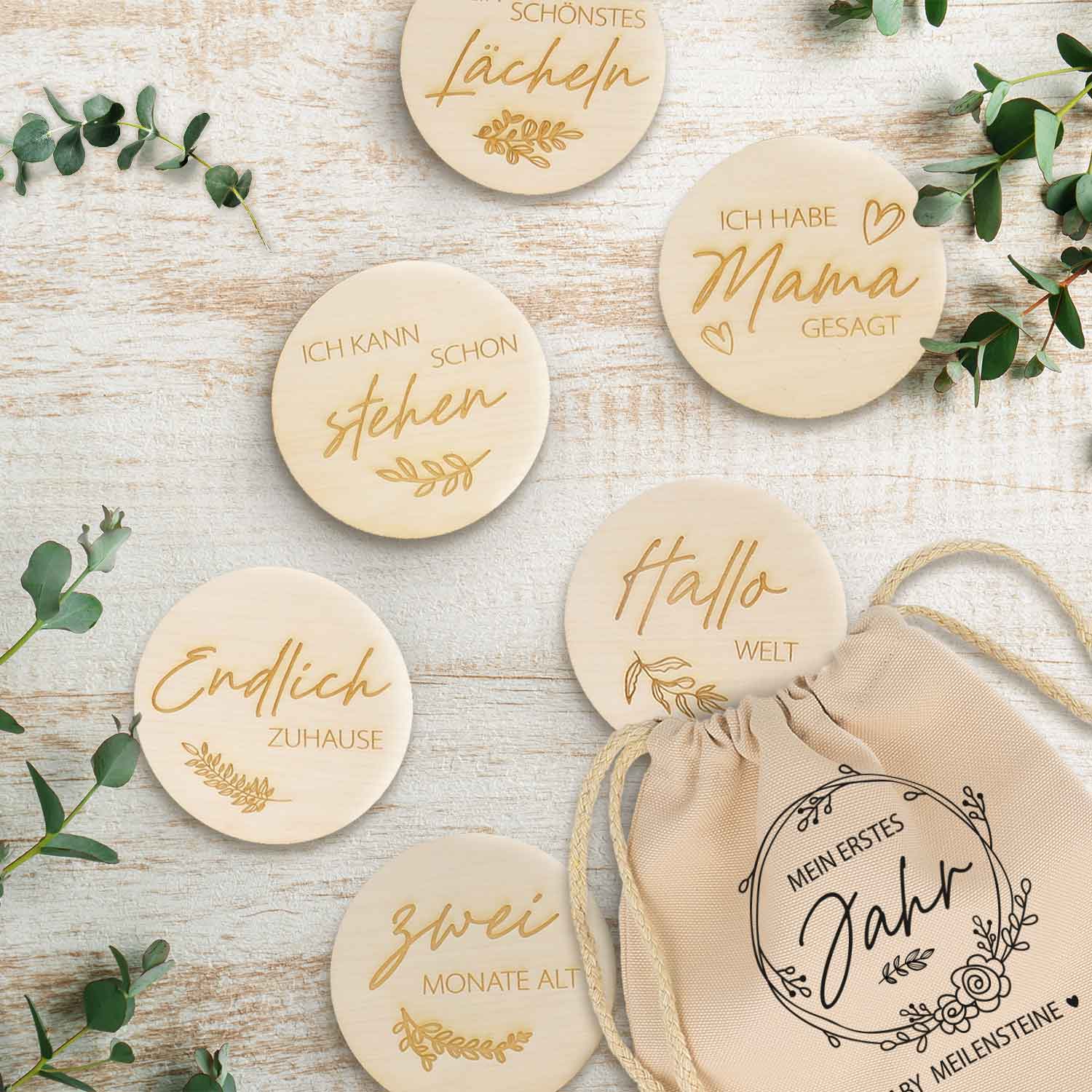 Gravierte Meilensteinkarten aus Holz - Mein erstes Jahr - mit Stoffbeutel als Geschenk