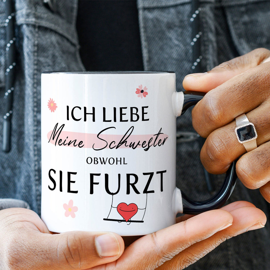 Bedruckte Tasse mit Spruch Ich liebe meine Schwester obwohl sie furzt