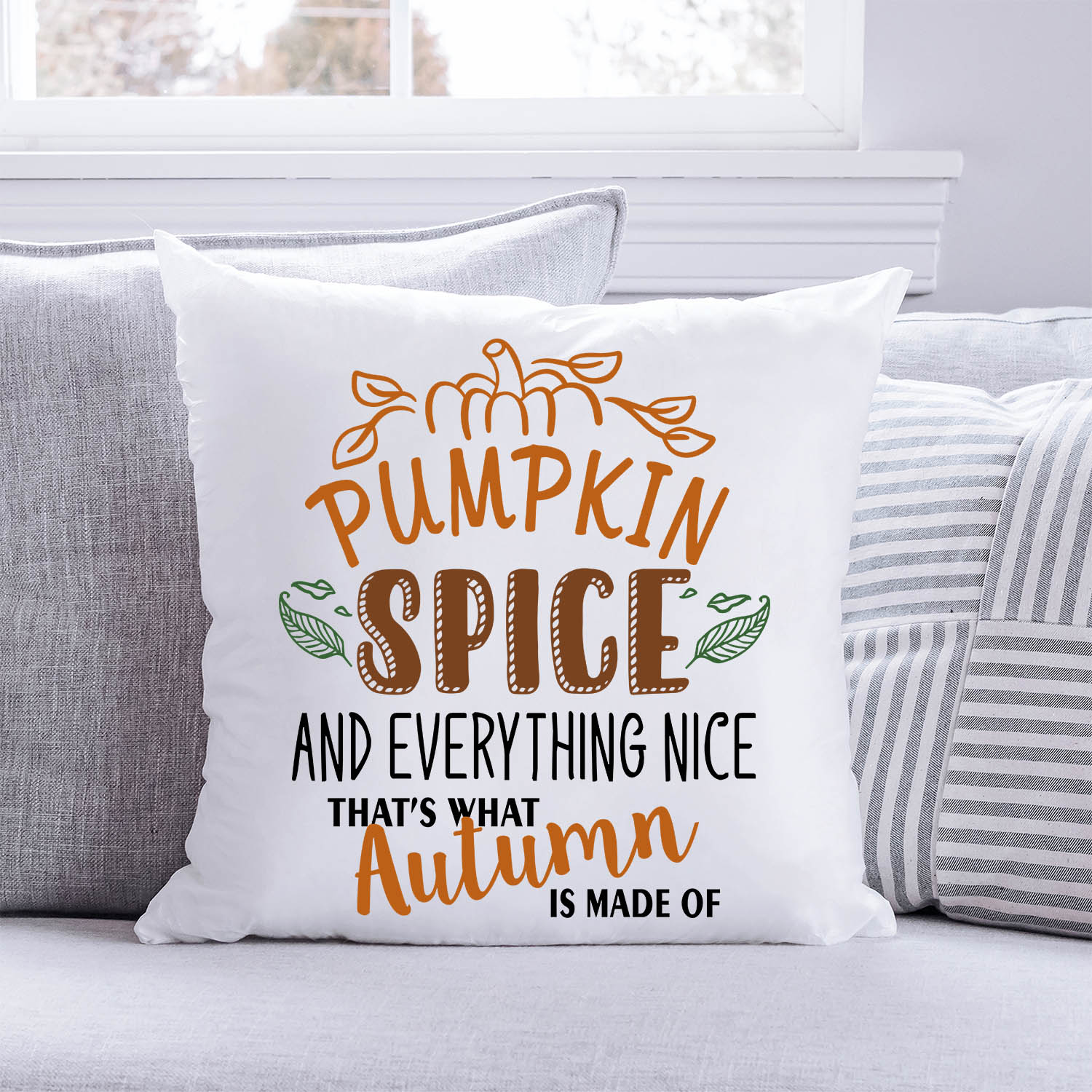 Bedrucktes Kissen mit Spruch Pumpkin spice and everything nice