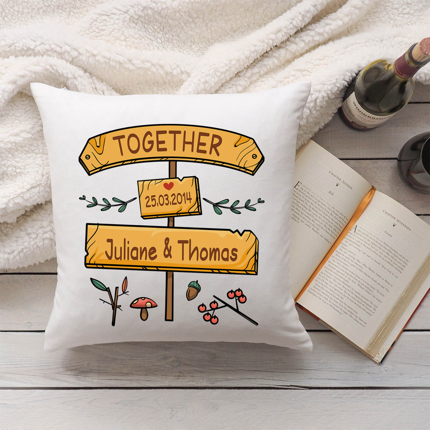 Bedrucktes Kissen im Together Schilder Motiv