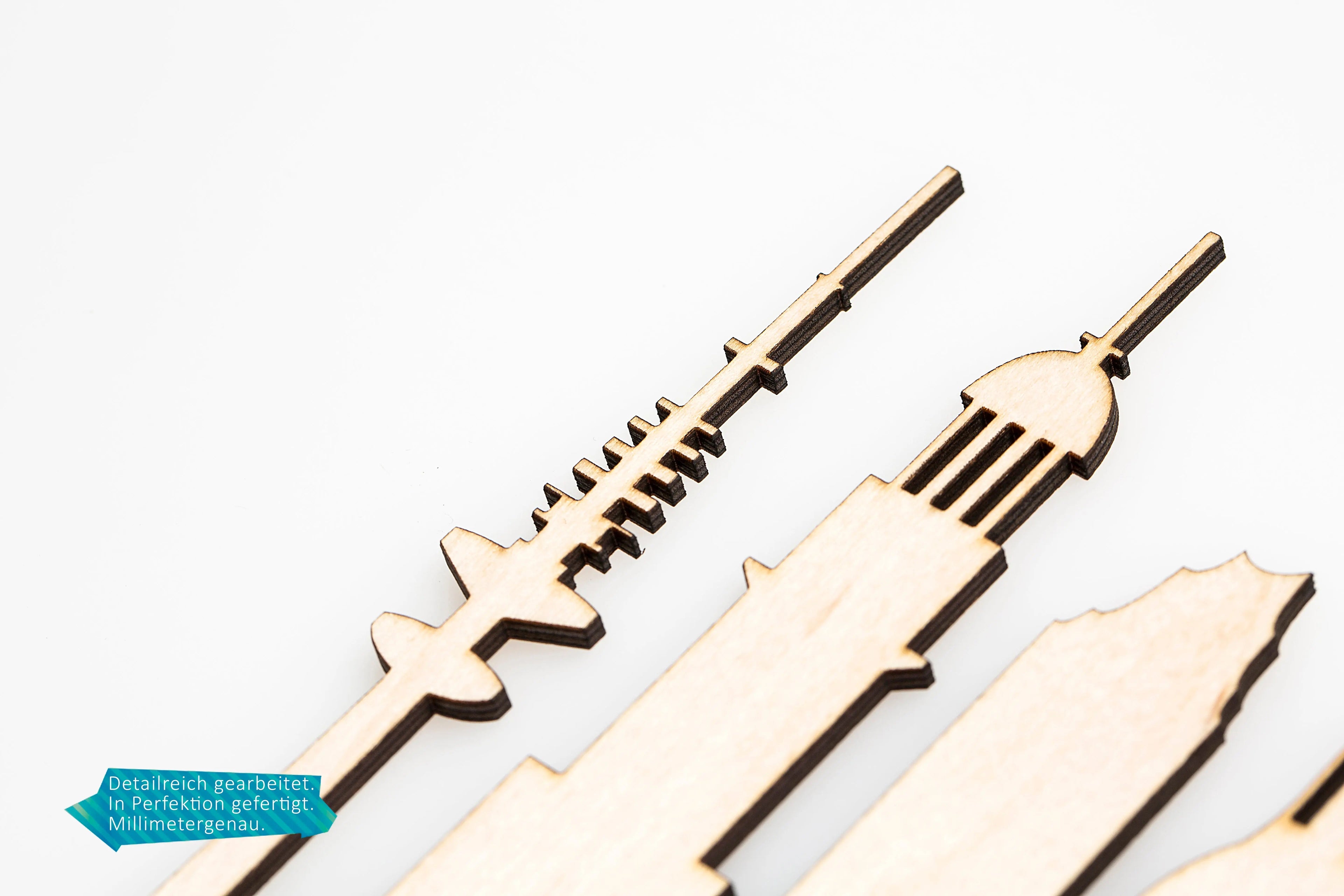 Wanduhr aus Holz Skyline Stuttgart