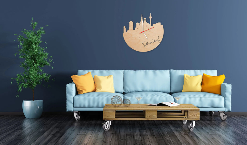 Wanduhr aus Holz Skyline Düsseldorf