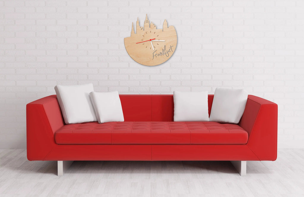 Wanduhr aus Holz Skyline Frankfurt