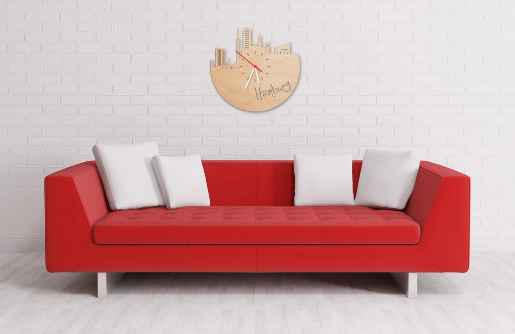 Wanduhr aus Holz Skyline Hamburg