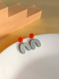 Kleine Arch Bogen Ohrringe in orange salbei