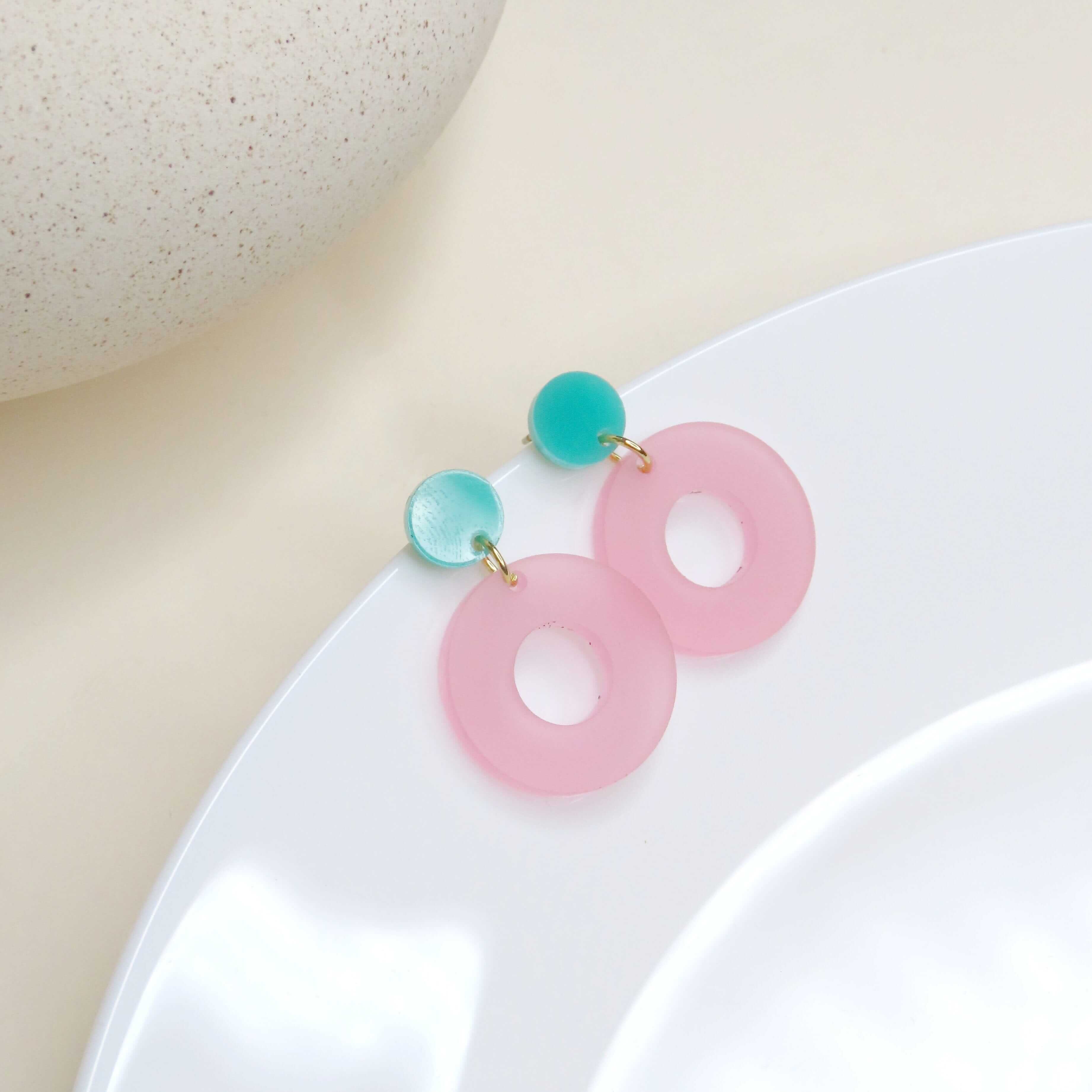 Colorblock Circle Ohrstecker in türkis & eisrosa