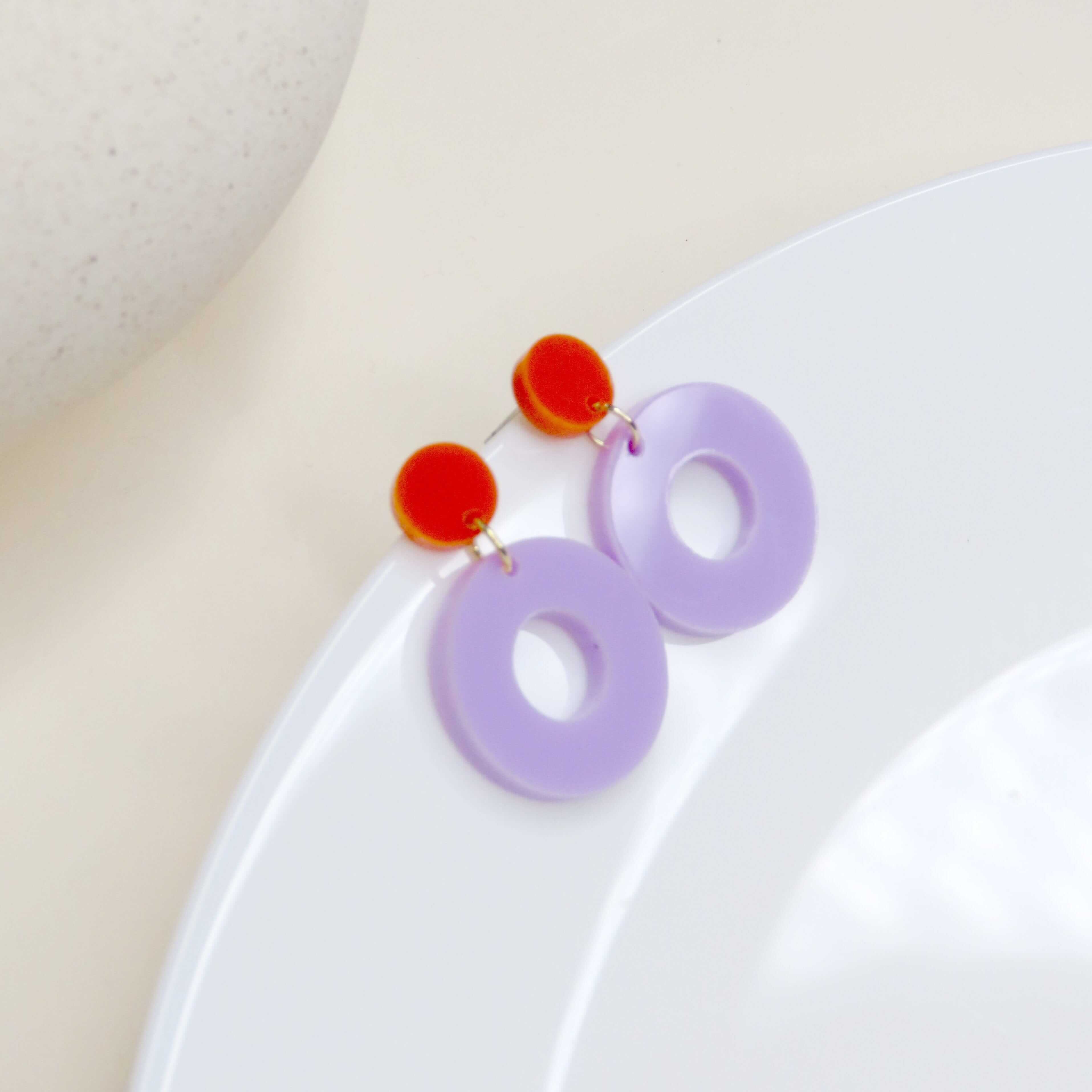 Colorblock Circle Ohrstecker in orange & flieder