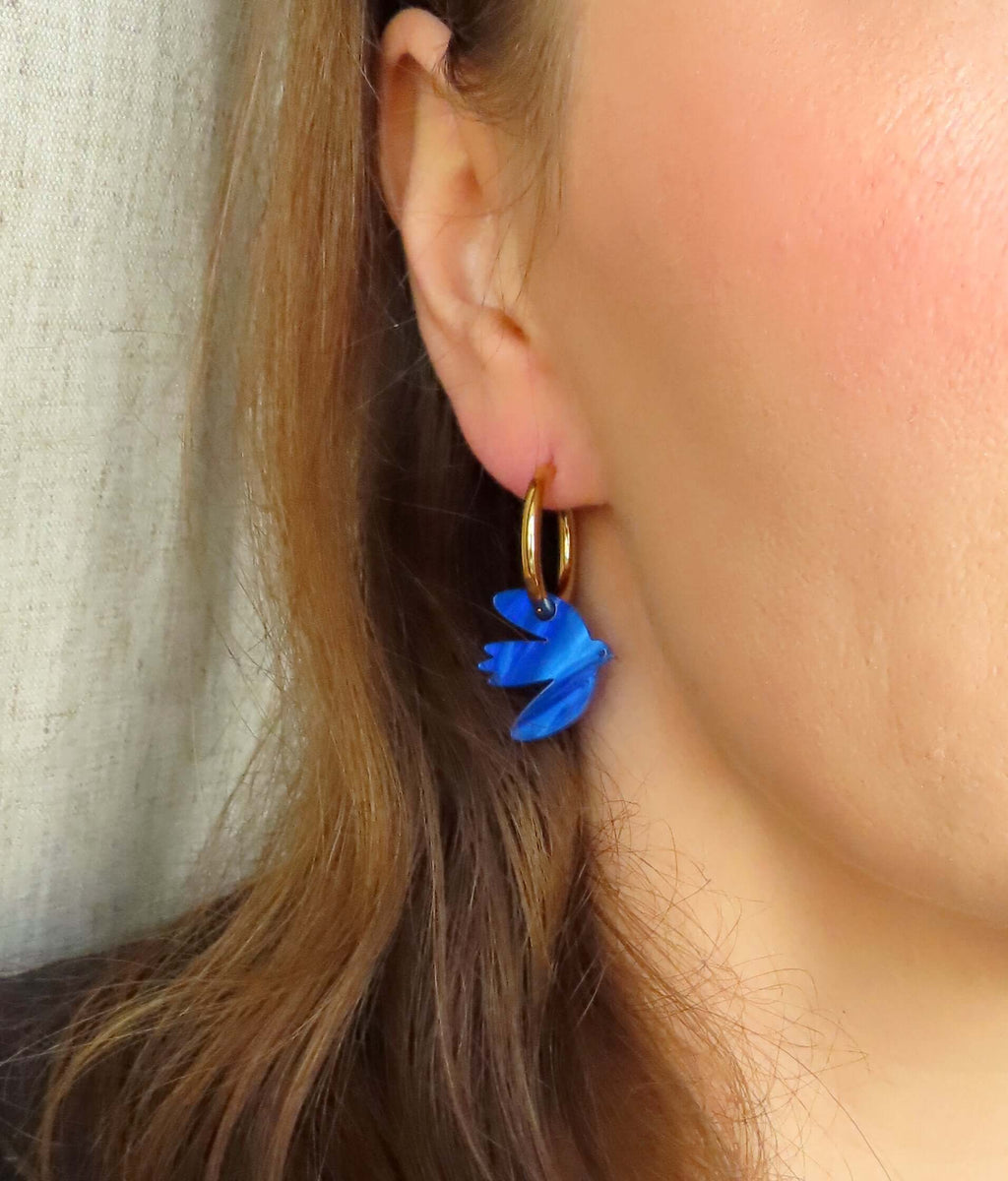 Tintenblaue Dove Creolen aus Edelstahl und Acryl