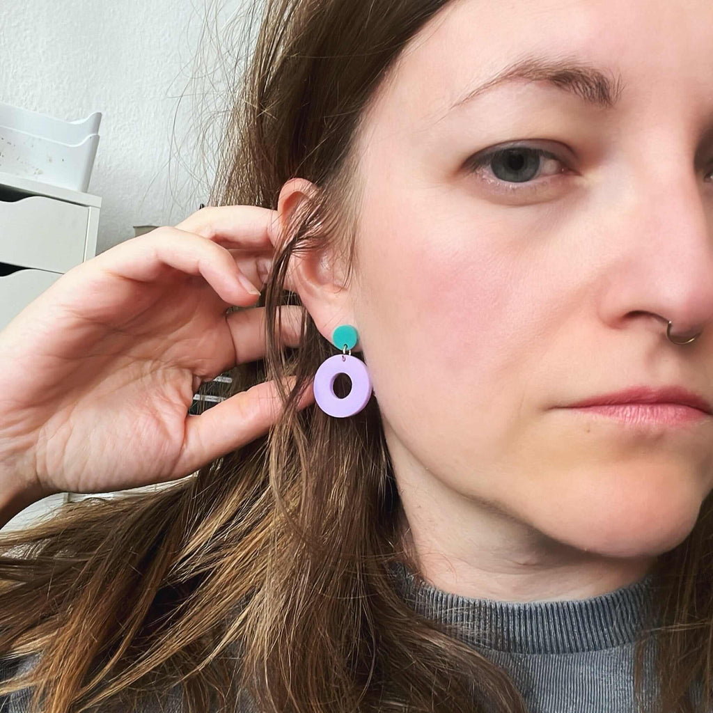 Colorblock Circle Ohrstecker in rot & rosa