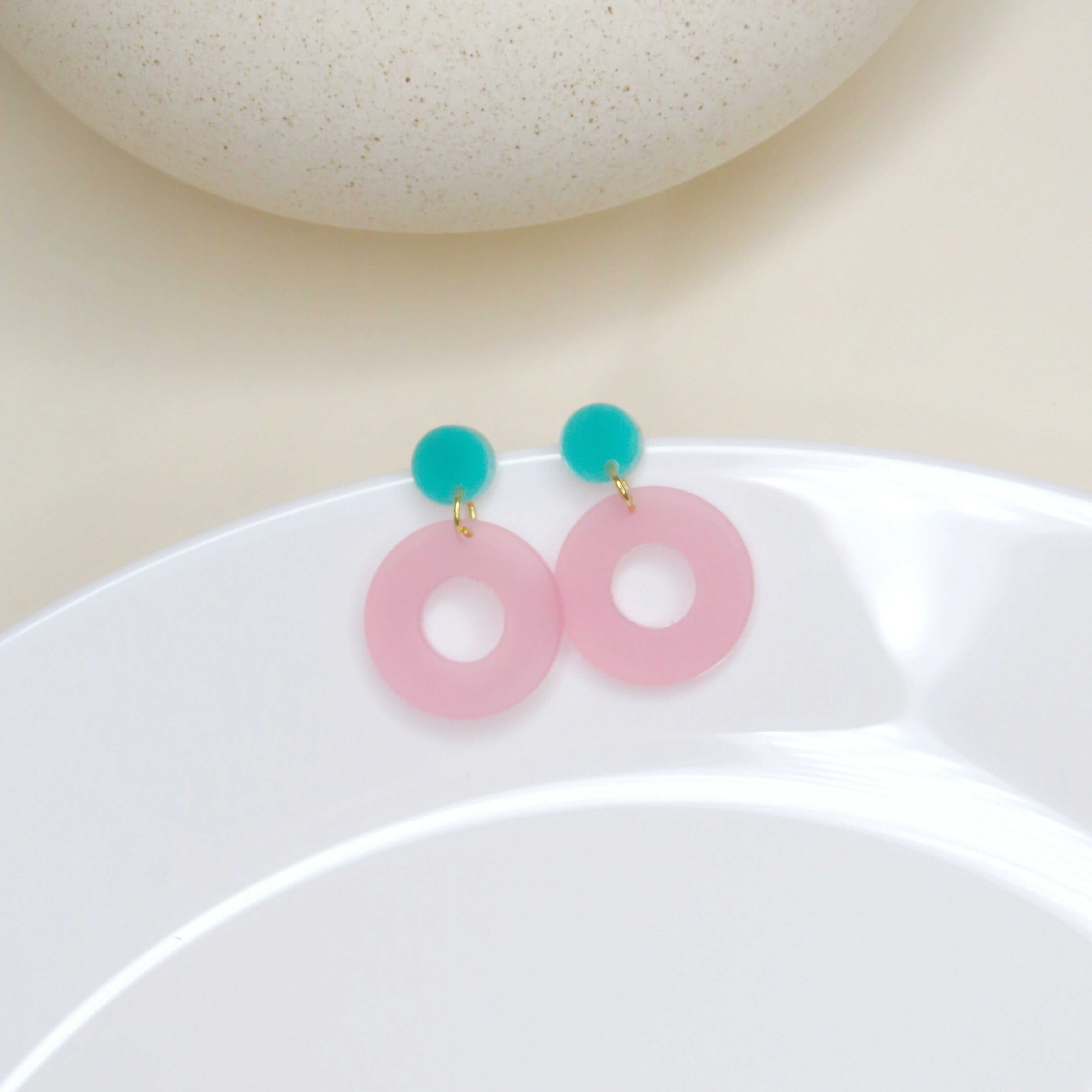 Colorblock Circle Ohrstecker in türkis & eisrosa