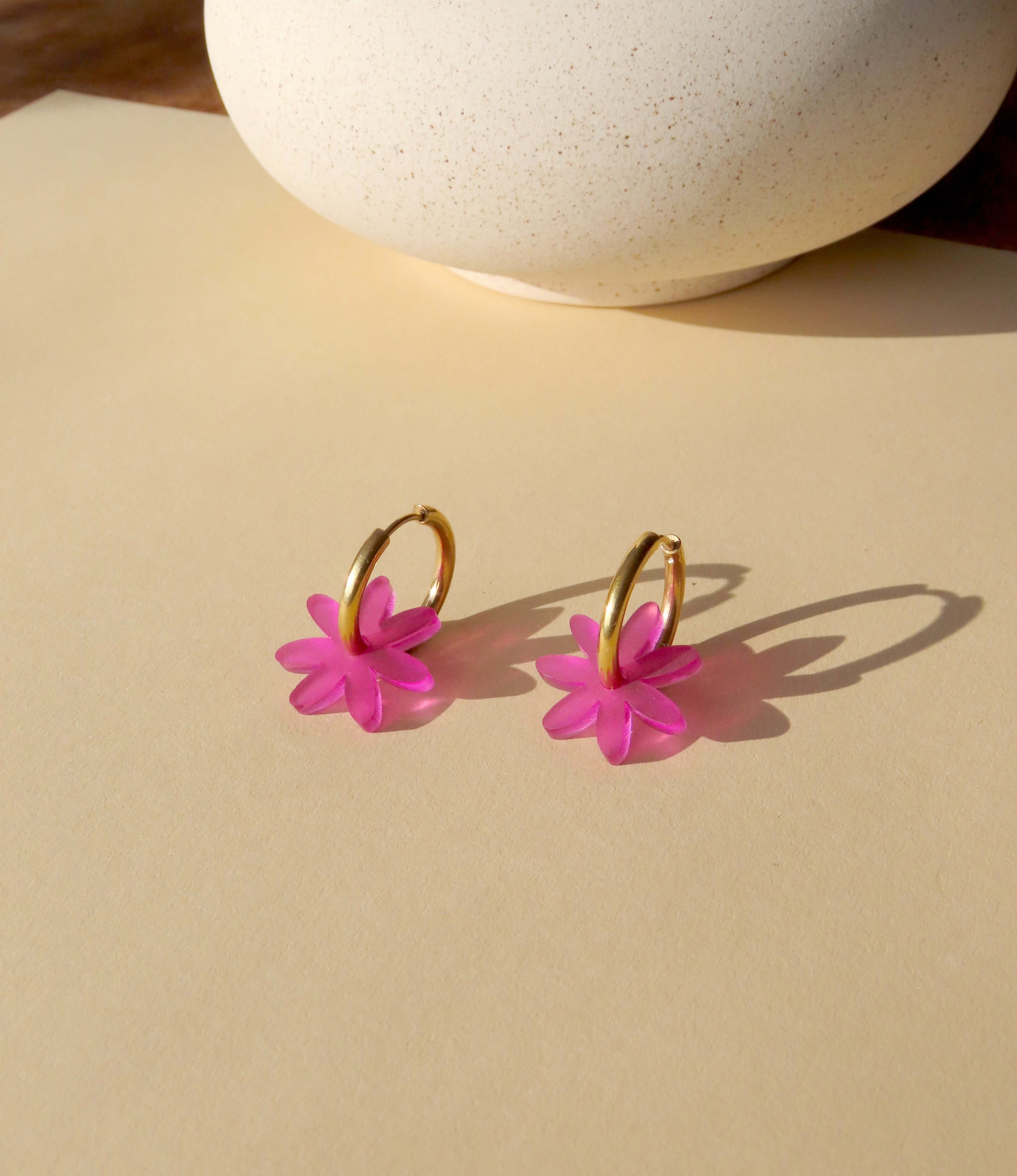 Lila Margarite Edelstahl Hoops