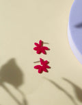 Creolen Flower aus Acryl und Edelstahl in brombeer