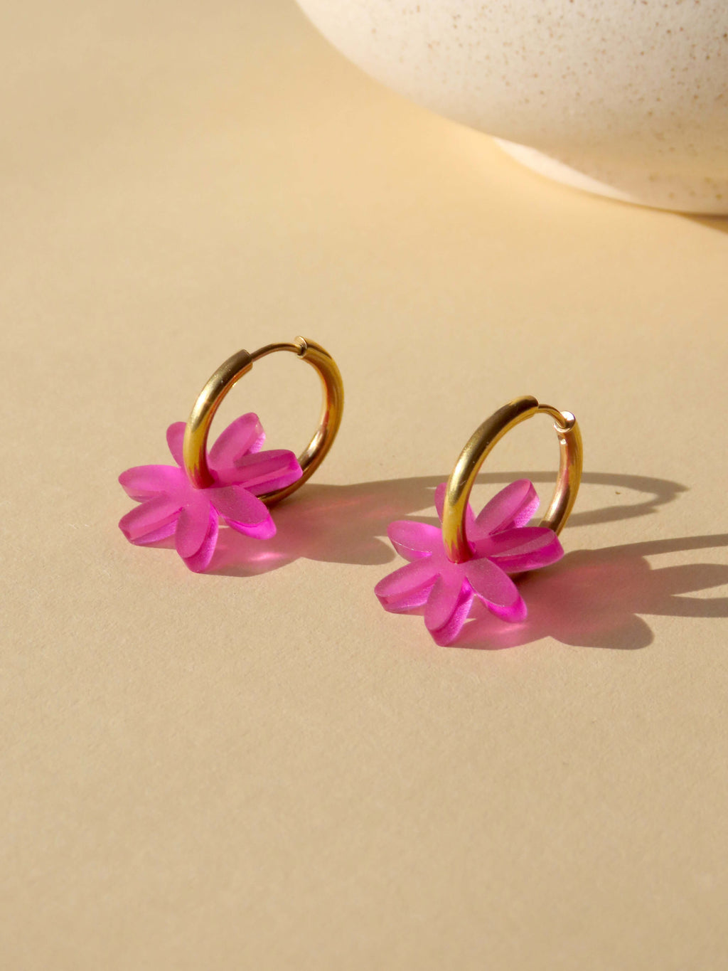 Lila Margarite Edelstahl Hoops