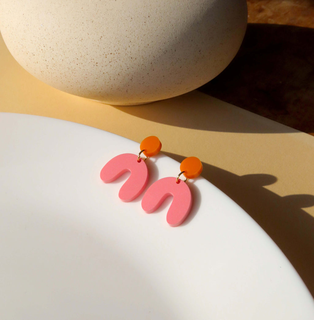 Kleine Orangegelbe Erdbeer Arch Bogen Ohrringe