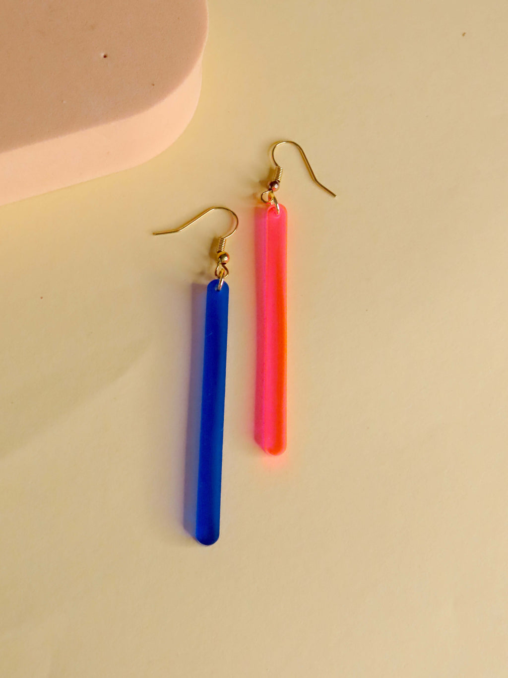 niemalsmehrohne x Kunstmuseum Basel Edition - neon lights Nr. 4 - Ohrringe