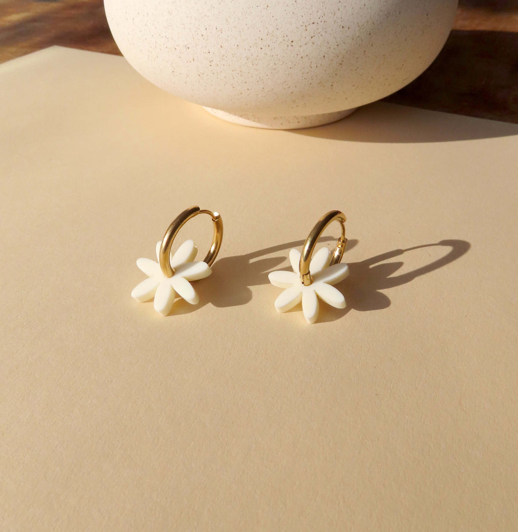 Weiße Margarite Edelstahl Hoops