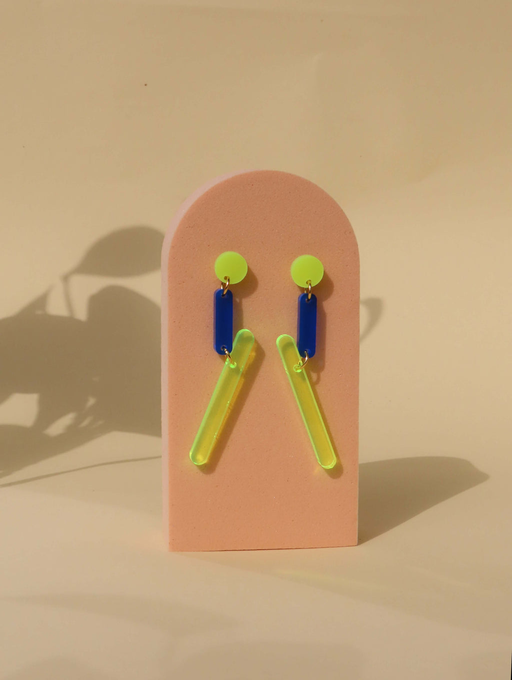 niemalsmehrohne x Kunstmuseum Basel Edition - neon lights Nr.3 - Ohrringe