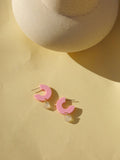 Creolen Silva aus Acryl und Edelstahl in rosa und perlweiß