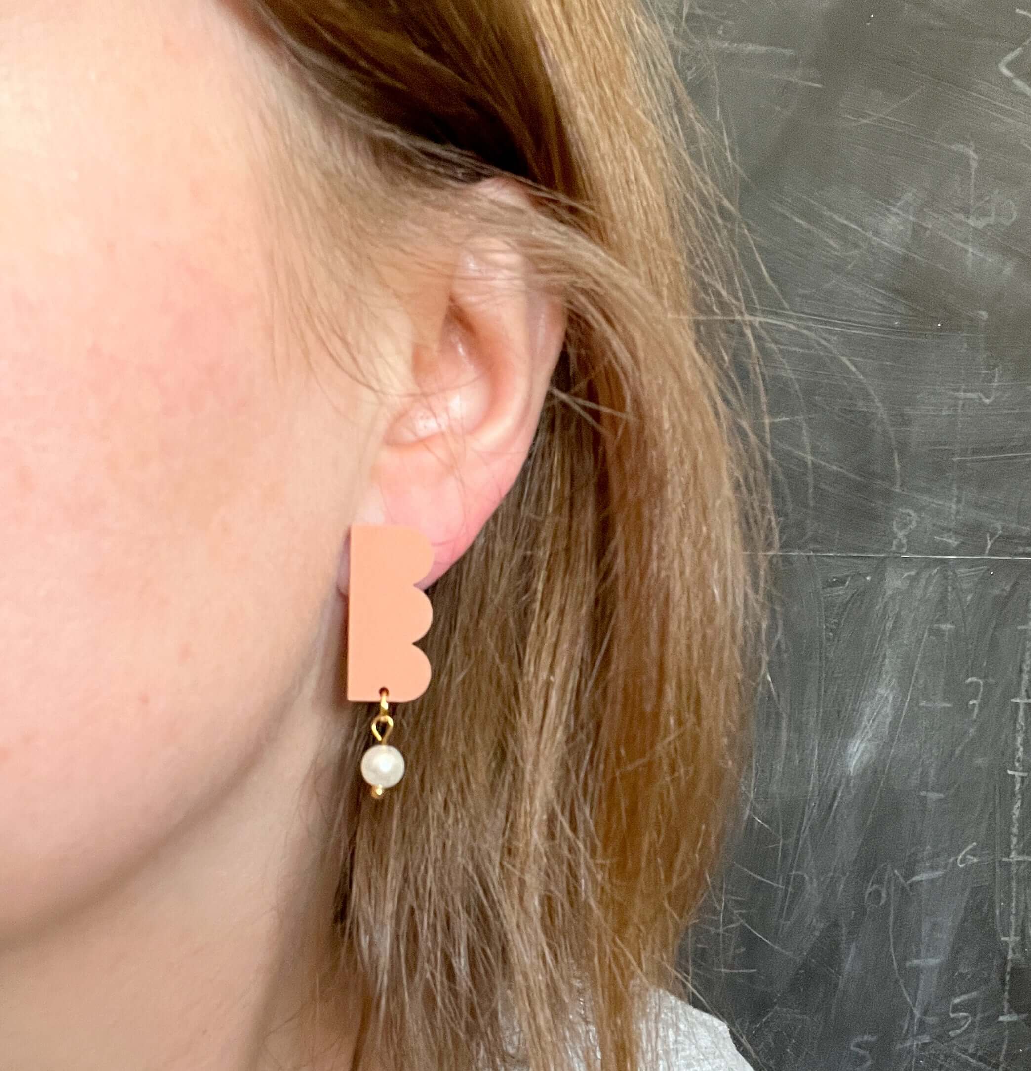 Terracotta Belle Acryl Ohrringe mit Edelstahlstecker